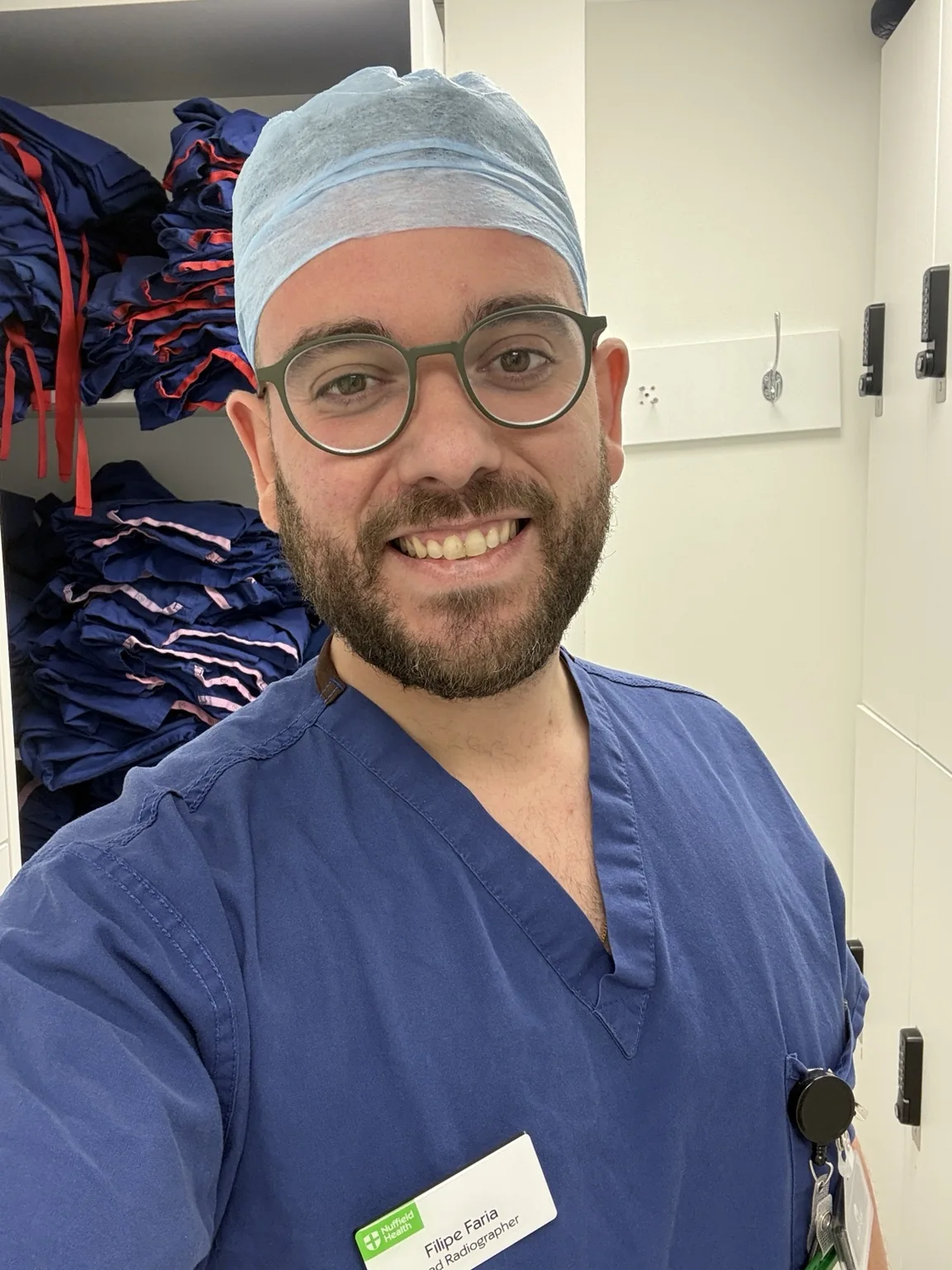 Filipe Faria no seu trabalho como radiographer